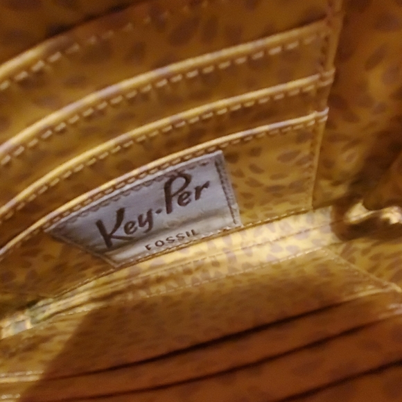 Fossil Key-Per Quilted Wristlet - Picture 3 of 3